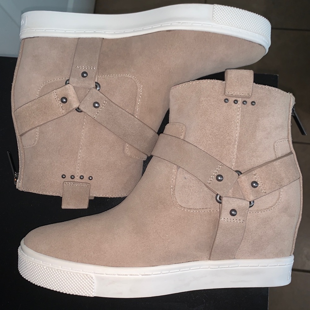 Gianni Bini Booties / Sneakers
